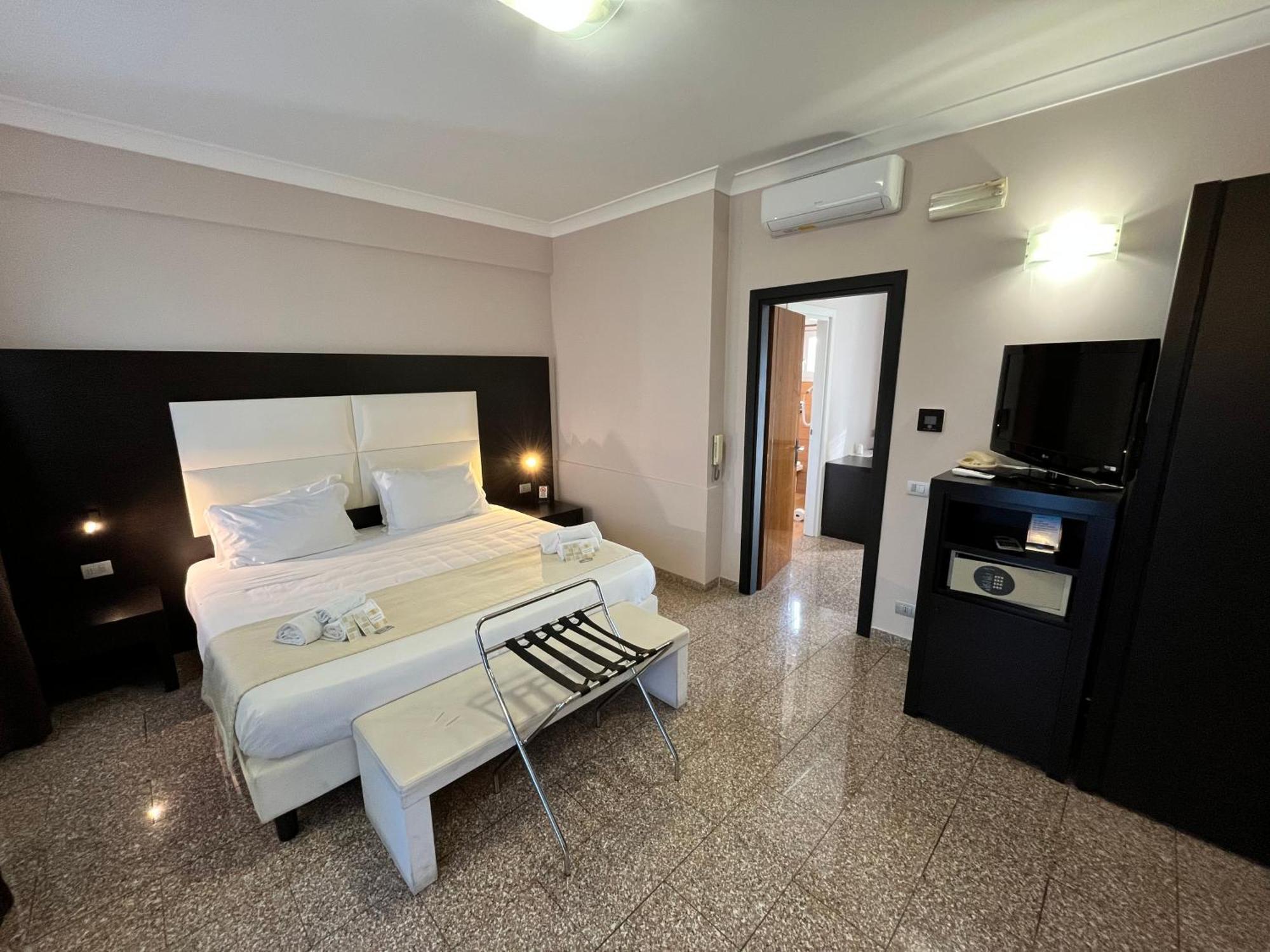 Eh Suites Rome Airport Euro House Hotels Fiumicino Kültér fotó