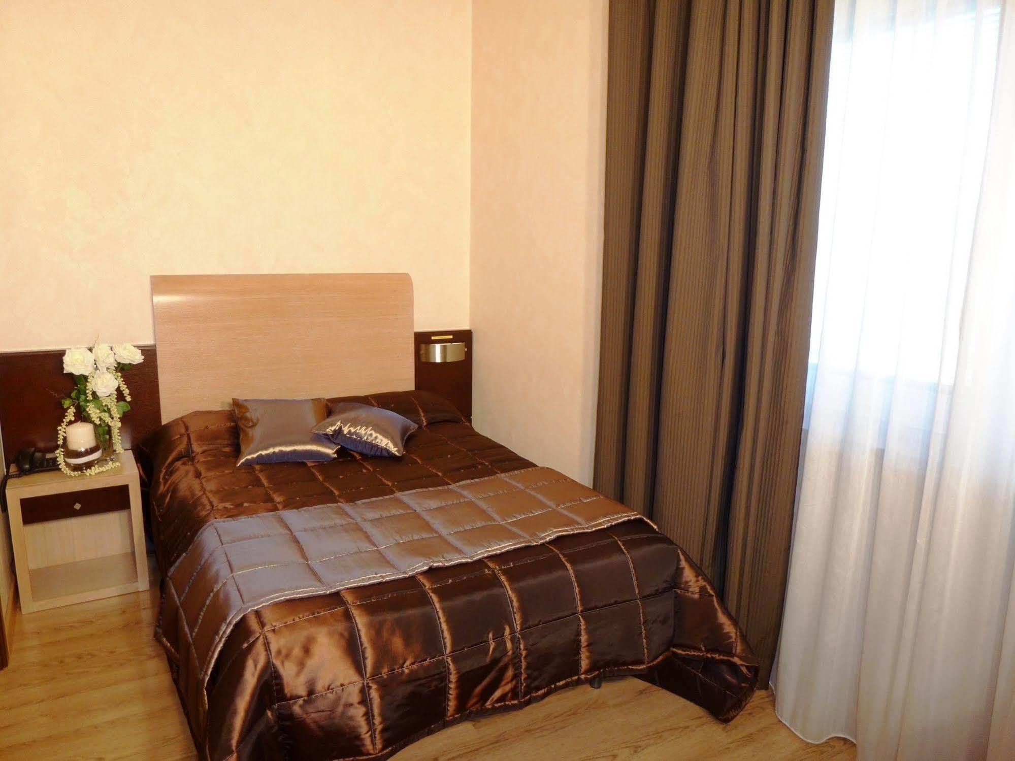 Eh Suites Rome Airport Euro House Hotels Fiumicino Kültér fotó