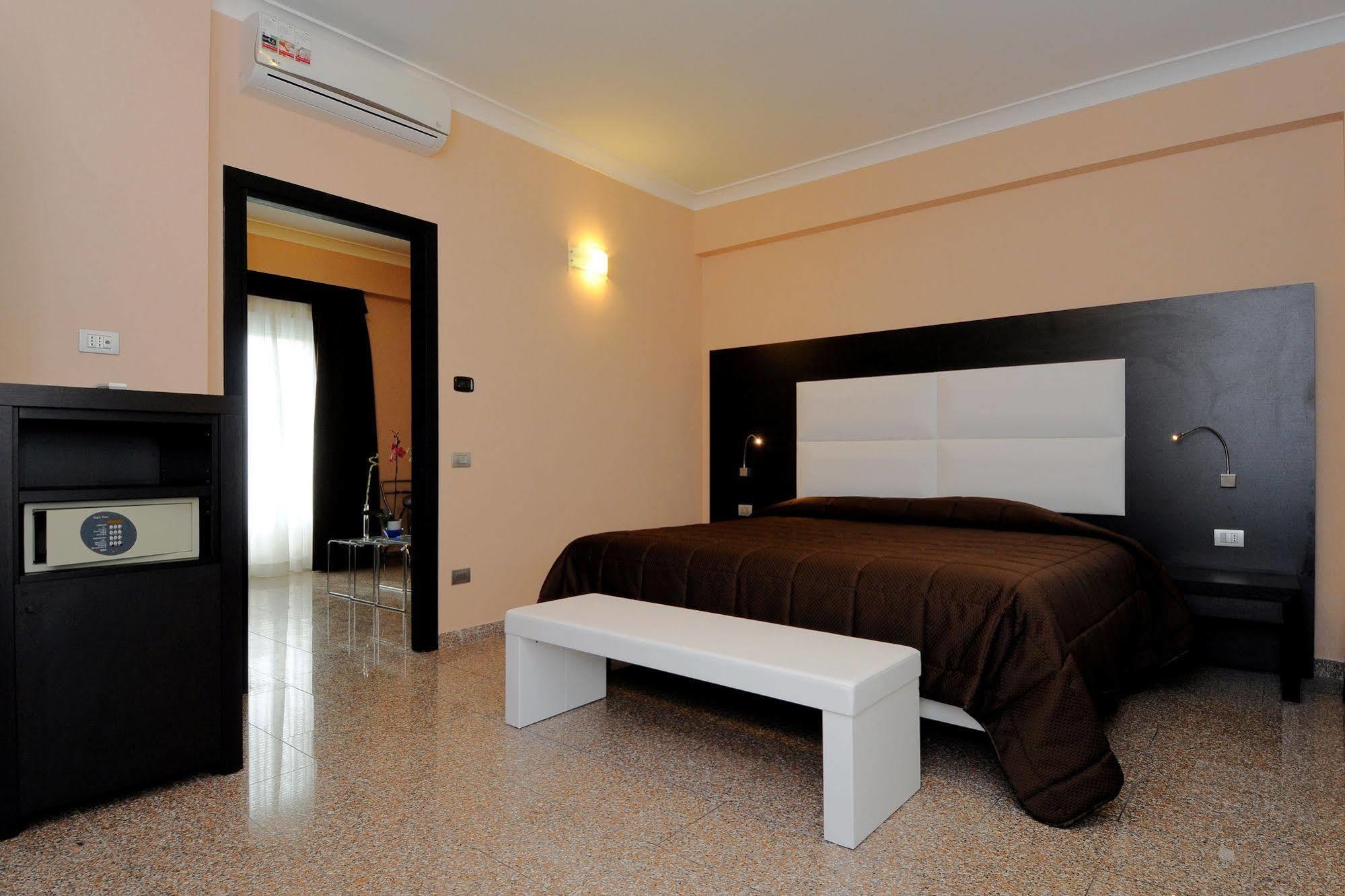 Eh Suites Rome Airport Euro House Hotels Fiumicino Kültér fotó