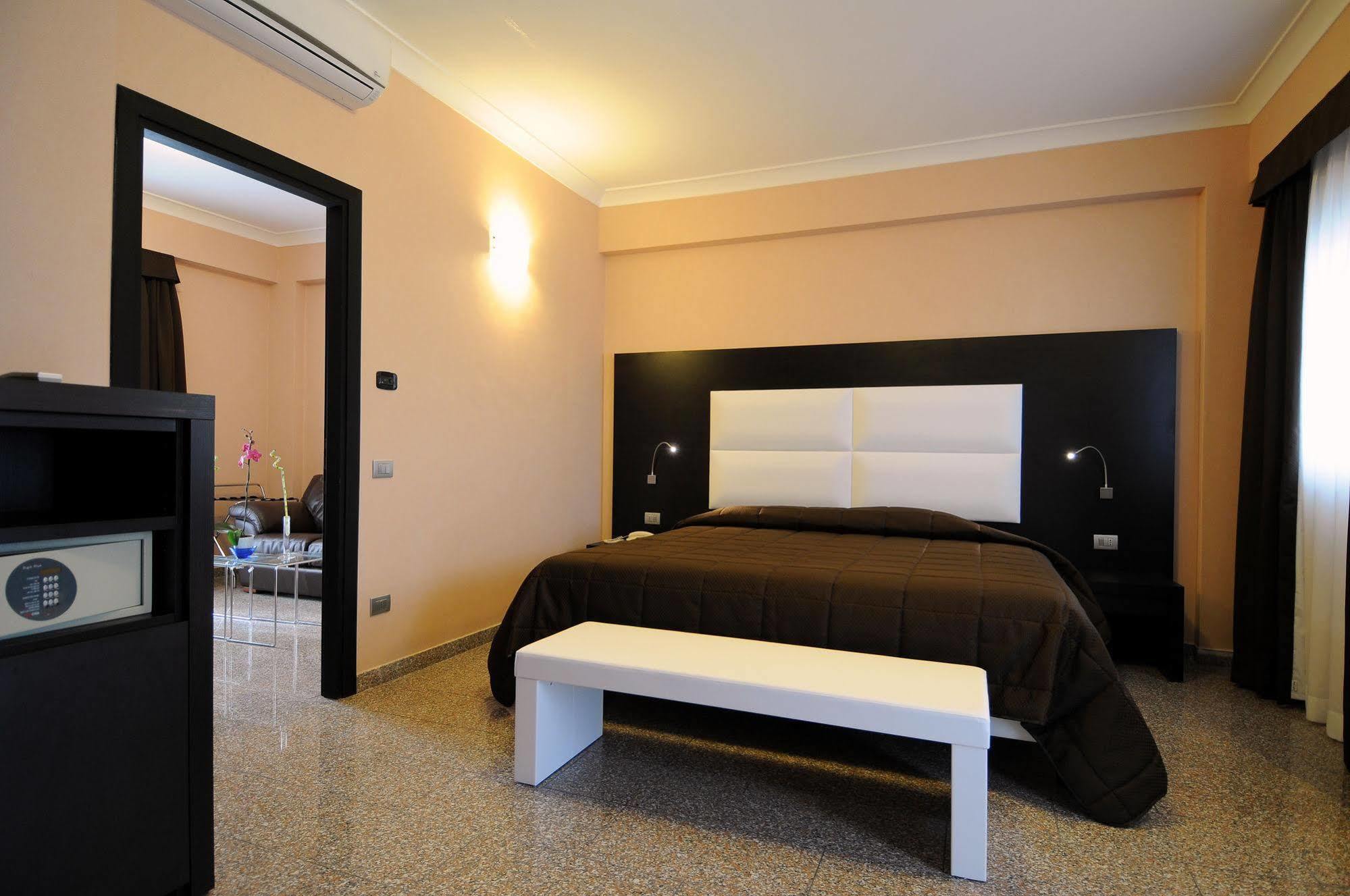 Eh Suites Rome Airport Euro House Hotels Fiumicino Kültér fotó