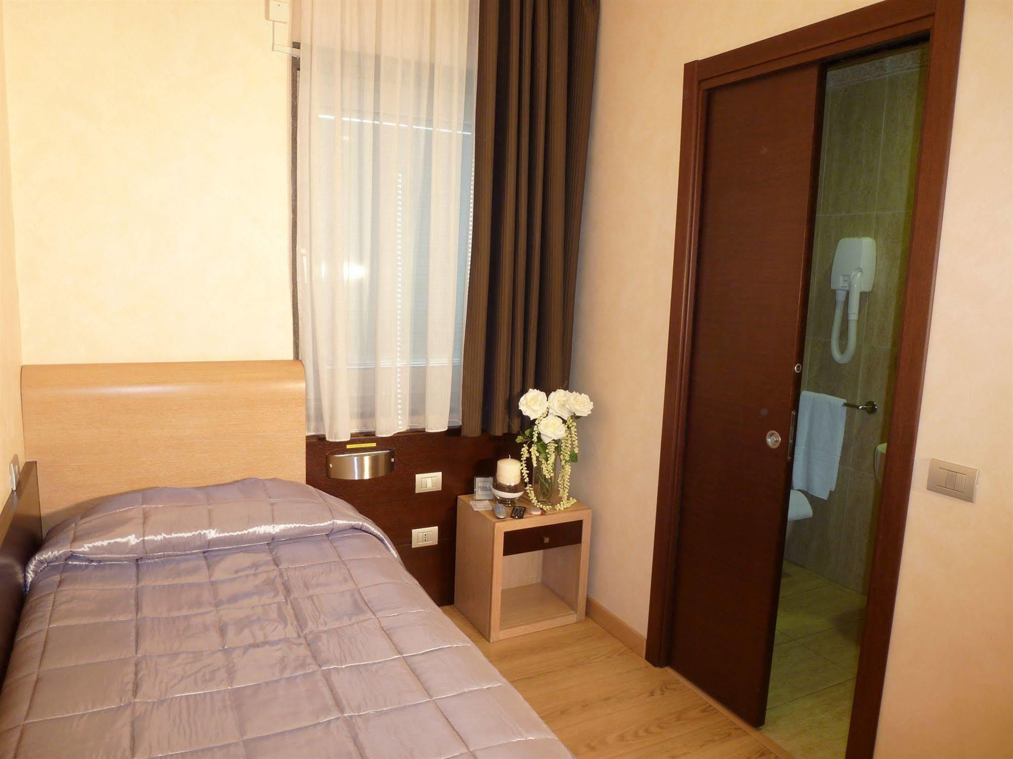 Eh Suites Rome Airport Euro House Hotels Fiumicino Kültér fotó