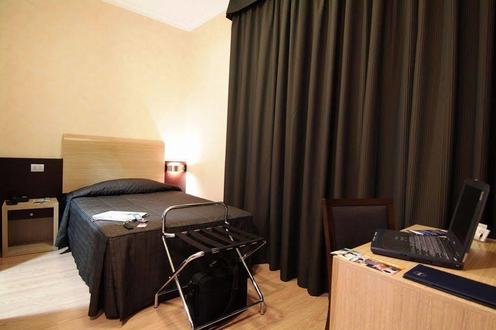 Eh Suites Rome Airport Euro House Hotels Fiumicino Kültér fotó
